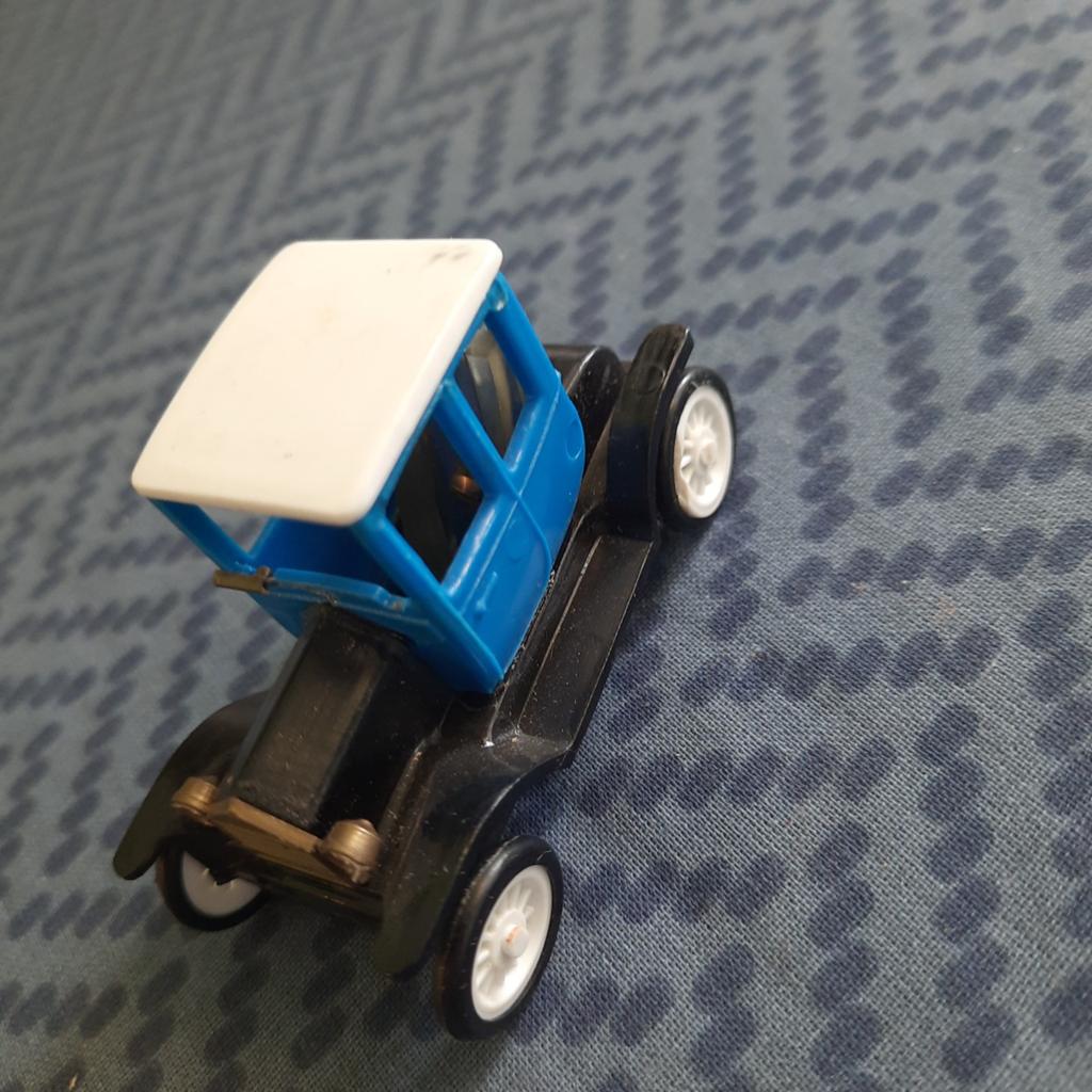 MODÈLE VINTAGE EN PLASTIQUE *CA 1:64 *FORD T* TAILLE-CRAYONS, Enlèvement, Comme neuf, Voiture, Autres marques