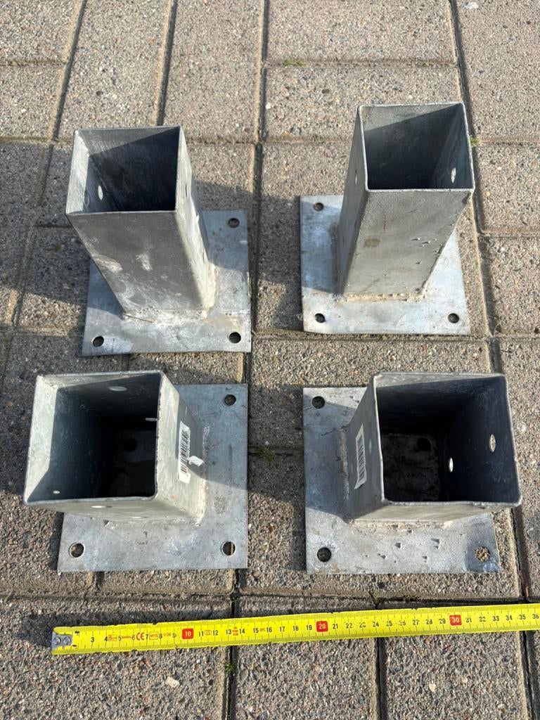 4 metalen paalhouder steun/voeten afgehalen te Koksijde, Doe-het-zelf en Bouw, Ophalen of Verzenden, Zo goed als nieuw