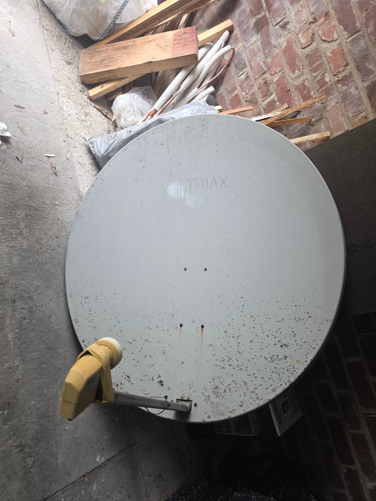 Grote Triax Satellietschotel met LNB, TV, Hi-fi & Vidéo, Enlèvement, Utilisé, Antenne (parabolique), Autres marques
