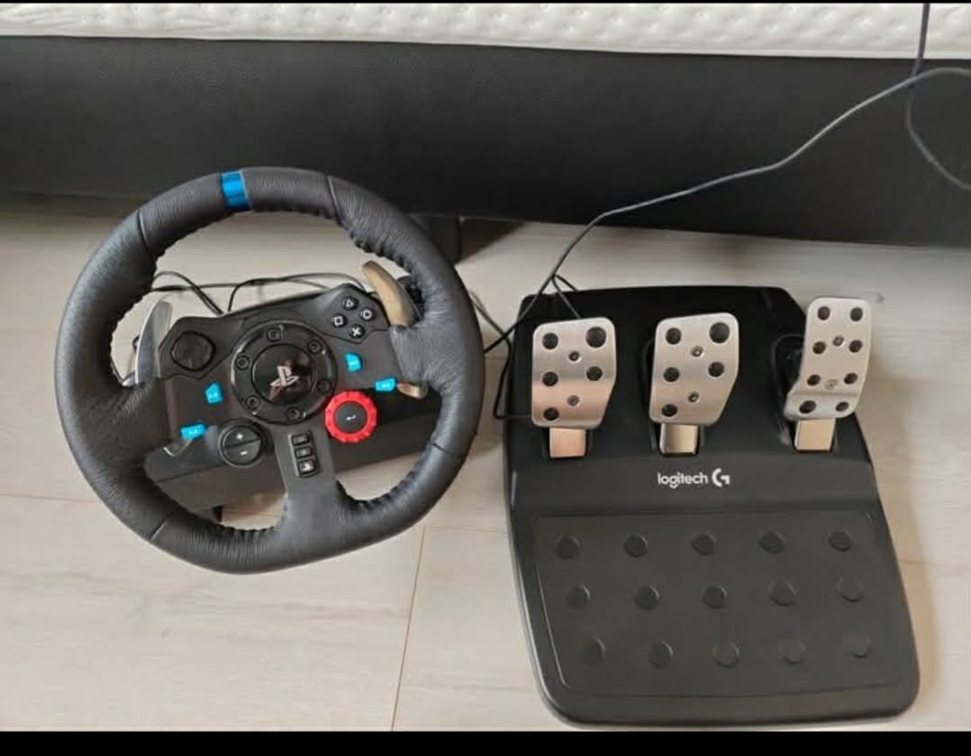 logitech stuur en pedalen, Games en Spelcomputers, Spelcomputers | Sony Consoles | Accessoires, Ophalen, Zo goed als nieuw, Stuur of Pedalen