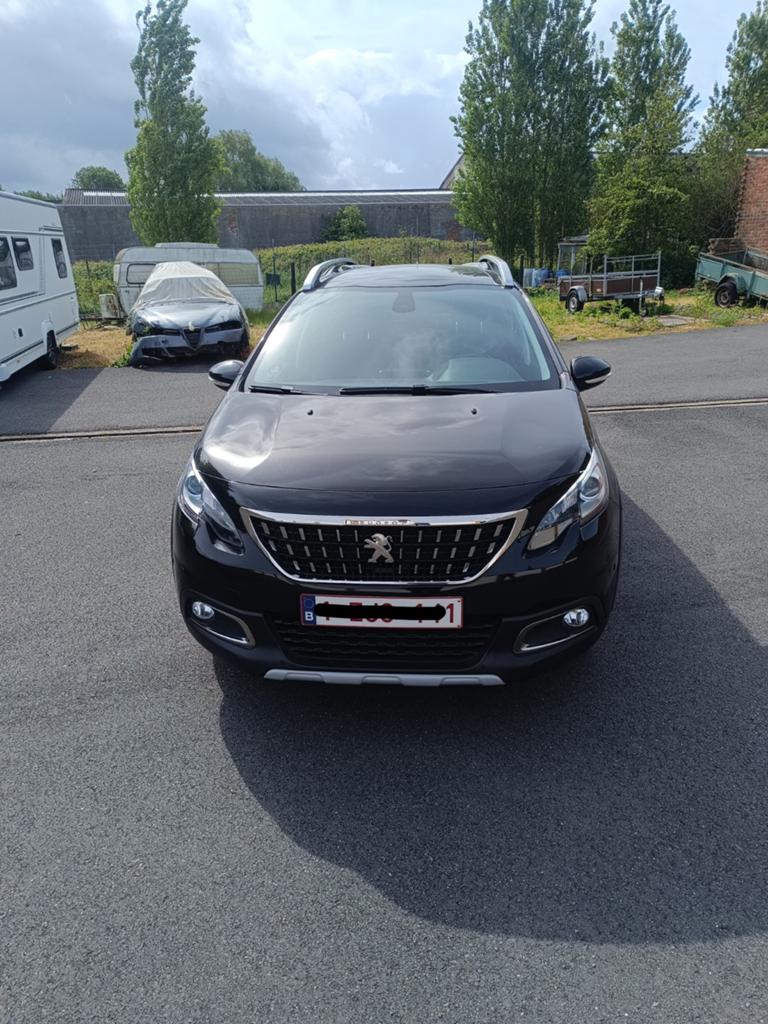 Peugeot 2008 weinig kilometers, Auto's, Peugeot, Voorwielaandrijving, Zwart, Zwart, Handgeschakeld