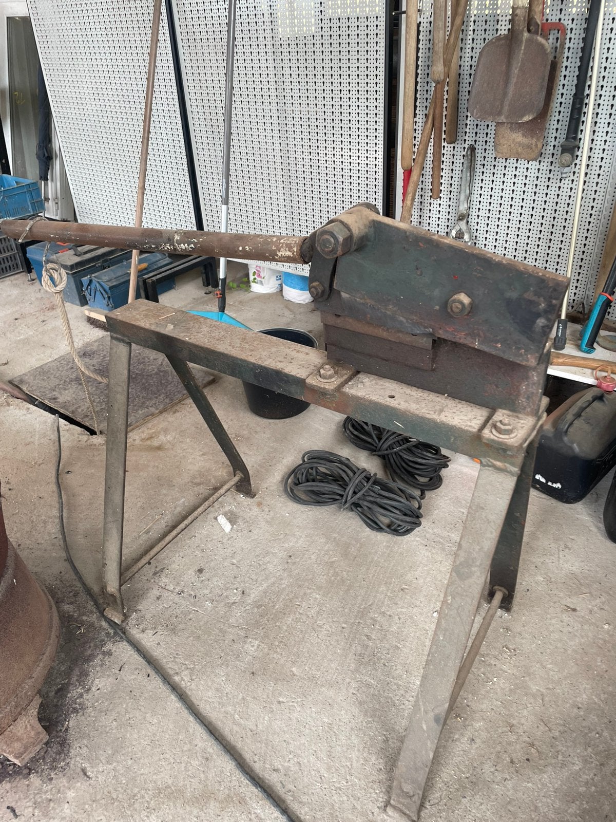 Coupe-plaque sur pied, Enlèvement, Utilisé