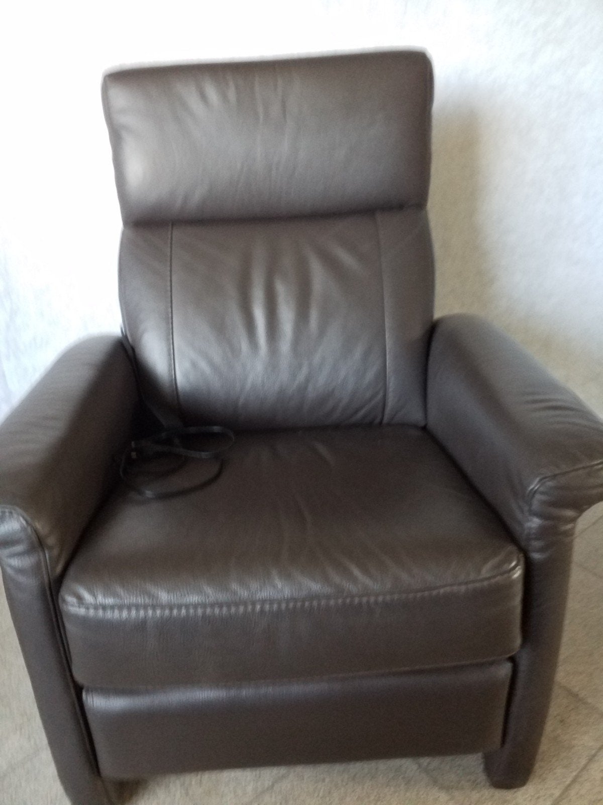 Relaxzetel, lift up systeem  dik bruin leder, electrisch, Ophalen