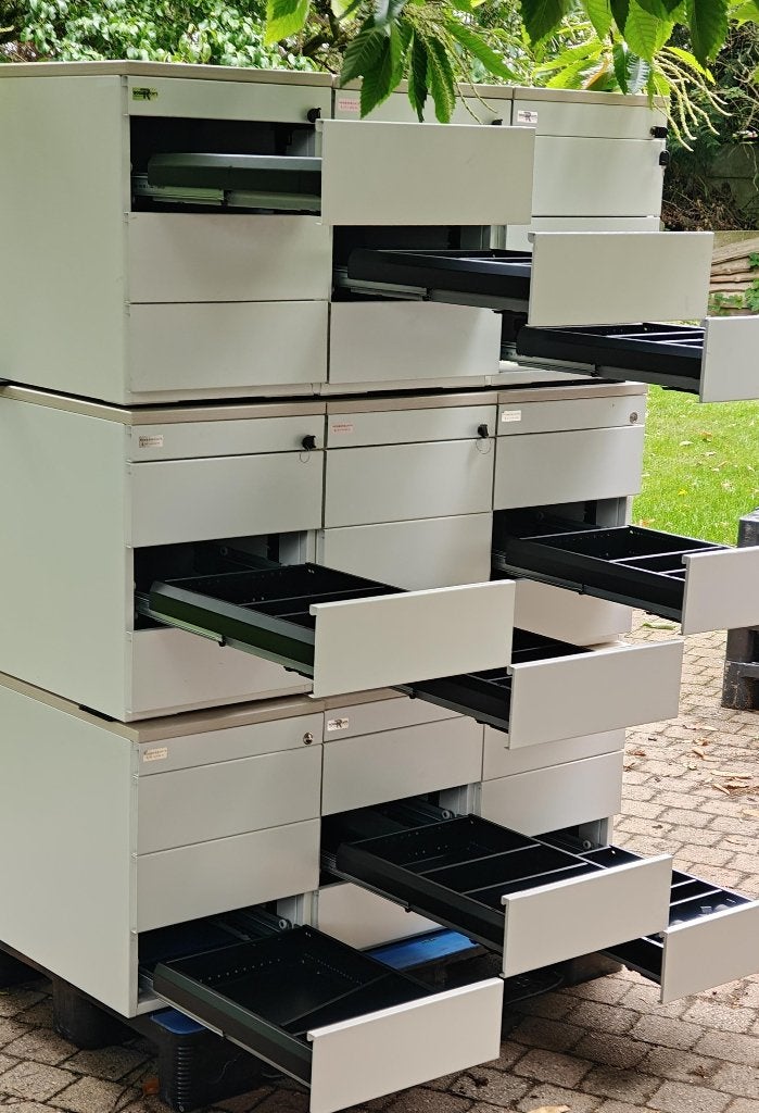 9 stalen ladeblokken voor bv berging werkbank hobby garage, Ophalen, Zo goed als nieuw