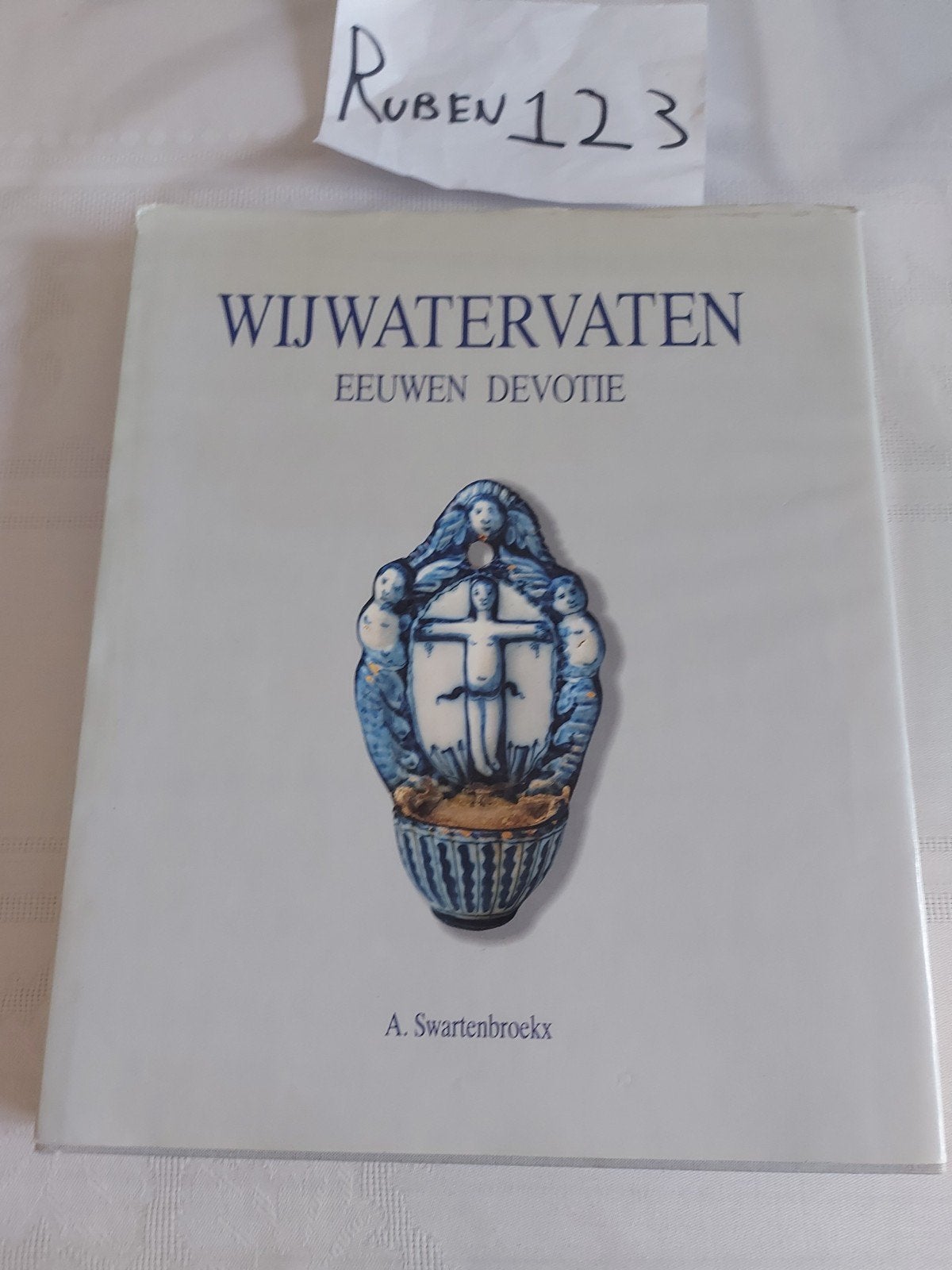 Wijwatervaten eeuwen devotie, Ophalen of Verzenden
