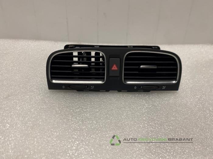 Grille aération tableau de bord d'un Volkswagen Golf, Volkswagen, -, 3 mois de garantie, Utilisé