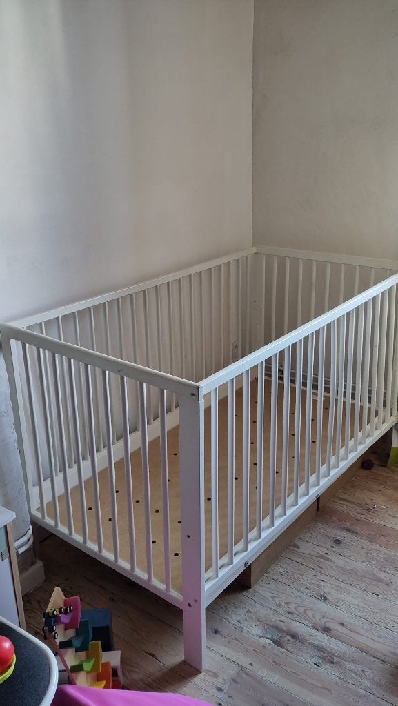 Lit bébé évolutif 70x140 avec matelas, Enfants & Bébés, Enlèvement, Utilisé, Lit
