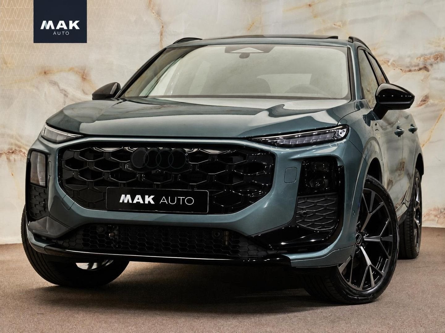 Audi Q3 E-Hybrid S Edition , pano, Tech Pro, tr.haak, 20", S, Auto's, Automaat, 42 g/km, Zwart, 26 kWh