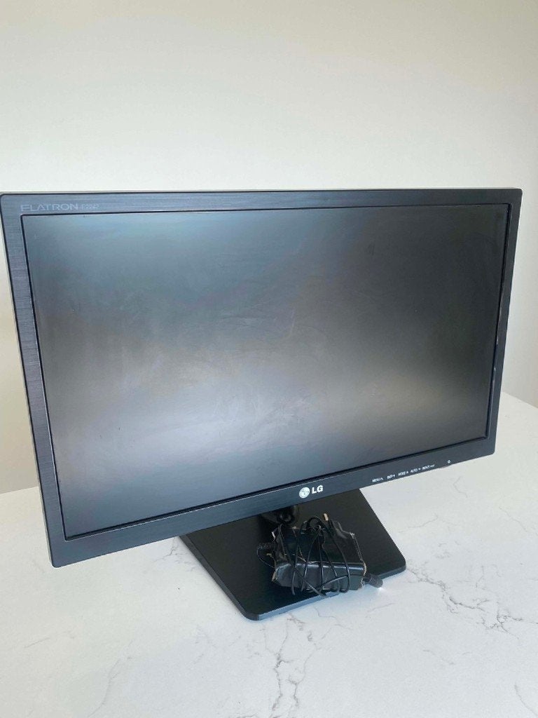 LG Flatron E2243T-BN — Moniteur Full HD de 21,5 pouces, HD, 60 Hz ou moins, Enlèvement, Utilisé