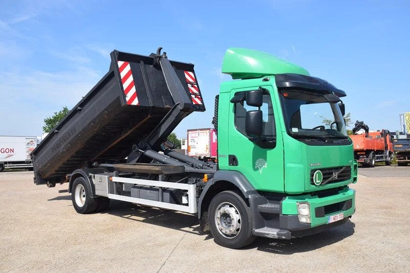 Volvo FL 240 Hooklift 14 T. (bj 2007), Auto's, Vrachtwagens, Achterwielaandrijving, Bedrijf, Airconditioning, Te koop