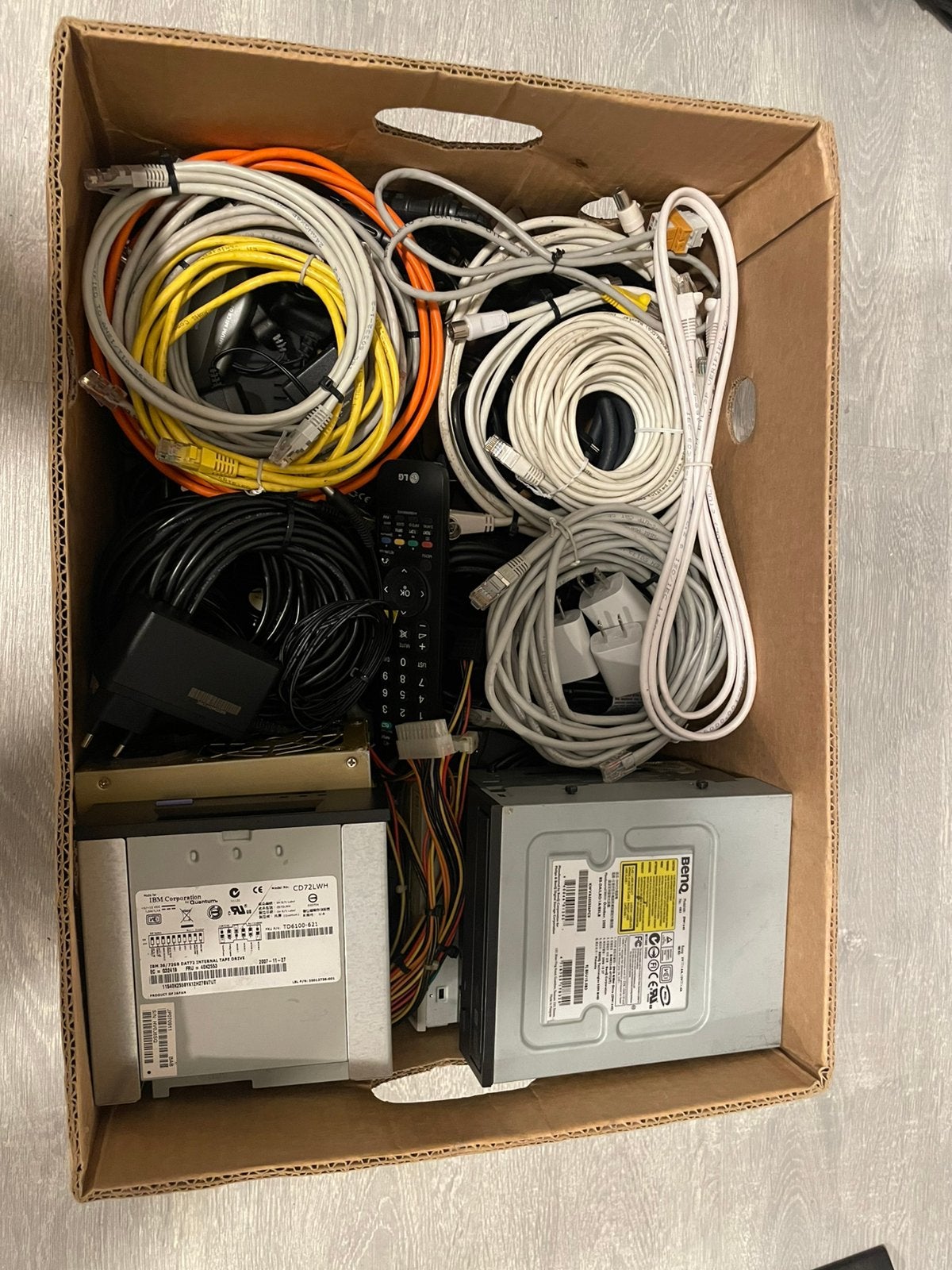 Doos elektronica/bekabeling, Computers en Software, Pc- en Netwerkkabels, Ophalen, Gebruikt