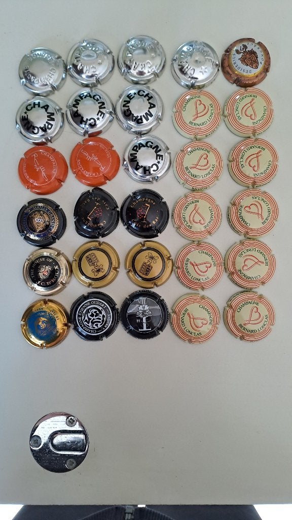 Champagne capsules, Enlèvement