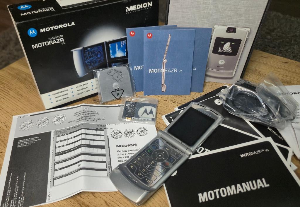 Motorola RAZR V3 Silver, boîte ouverte, non utilisé, Télécoms, Neuf, Moins de 3 mégapixels, Enlèvement ou Envoi, Clavier physique