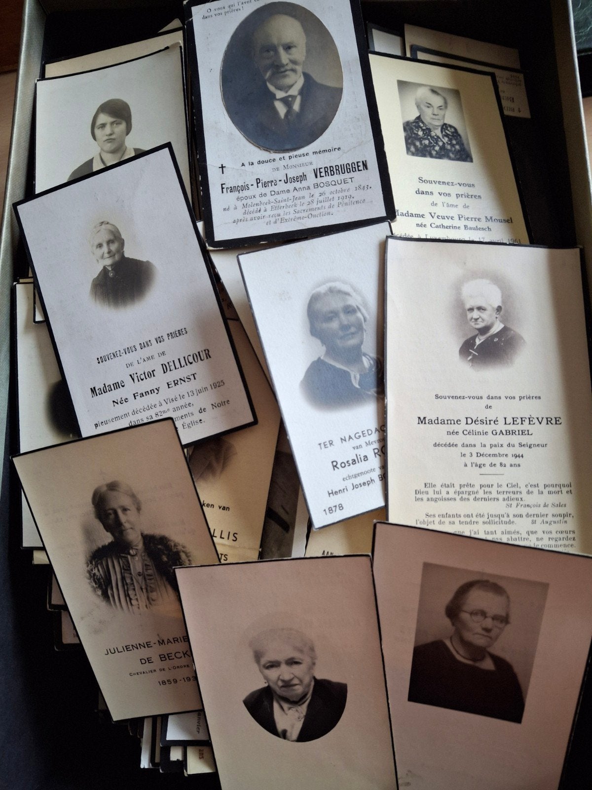 100 verschillende doodsprenten met oude foto's, Verzamelen, Ophalen