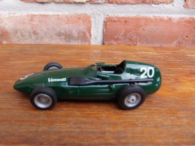 Van wall f1 s.moss gp engeland 1957 schaal 1/43, Enlèvement ou Envoi, Utilisé, Voiture, Autres marques