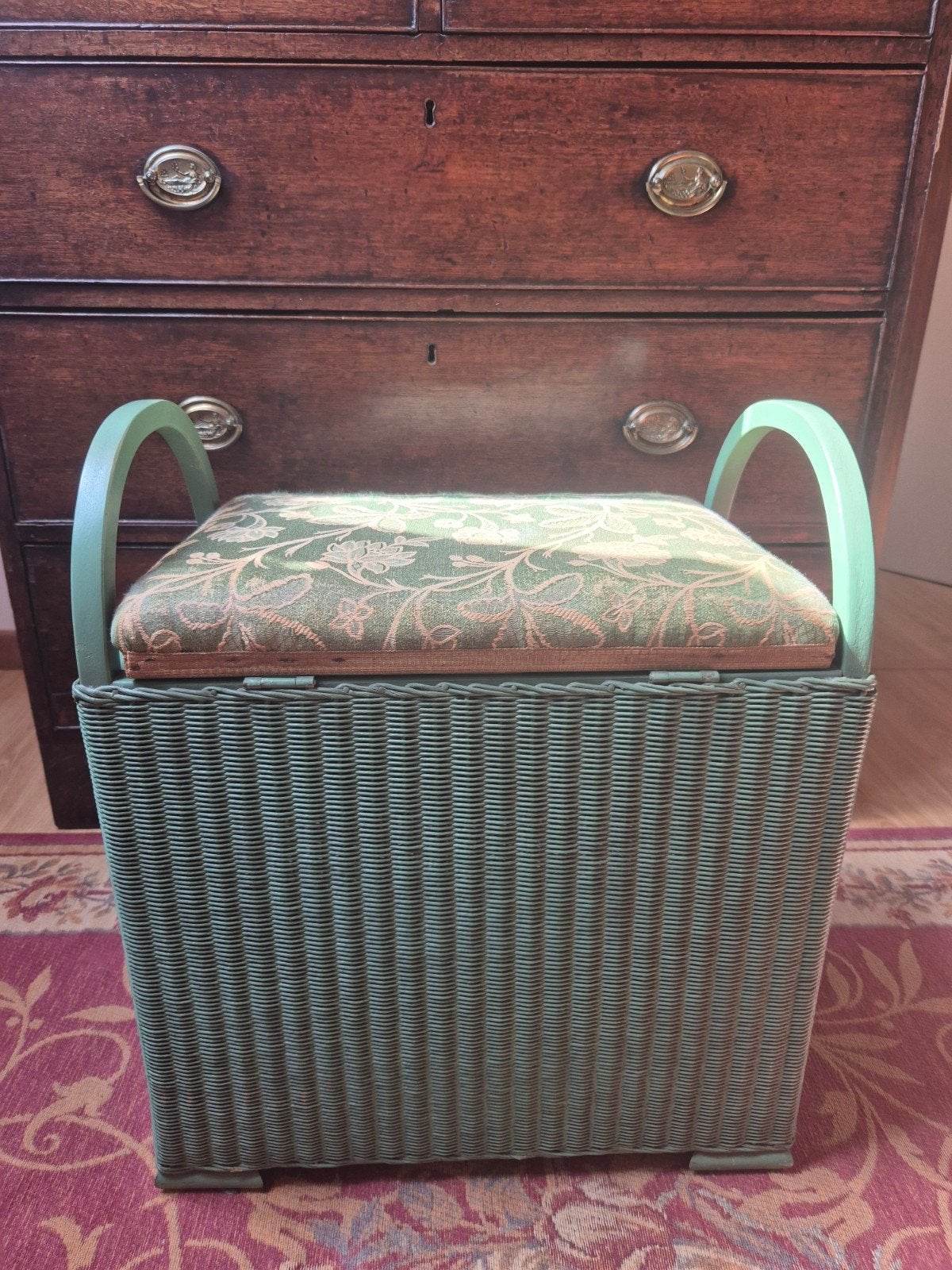 Lusty Lloyd loom kistje, Ophalen