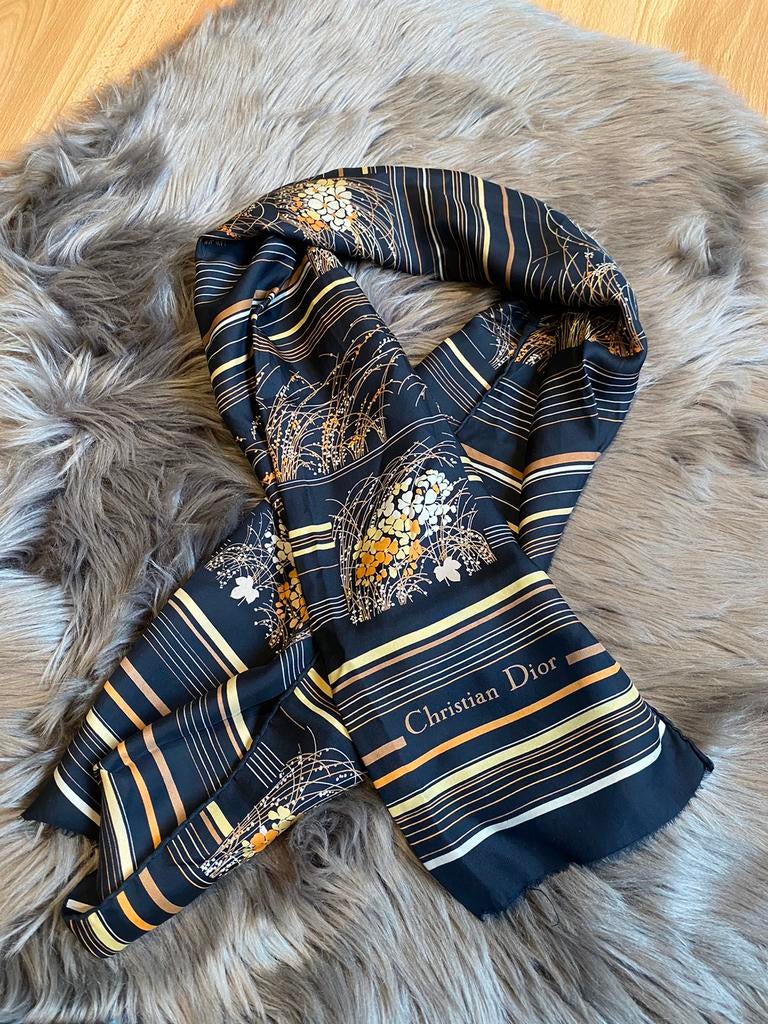 Foulard Christian Dior, Vêtements | Femmes, Dior, Comme neuf, Écharpe