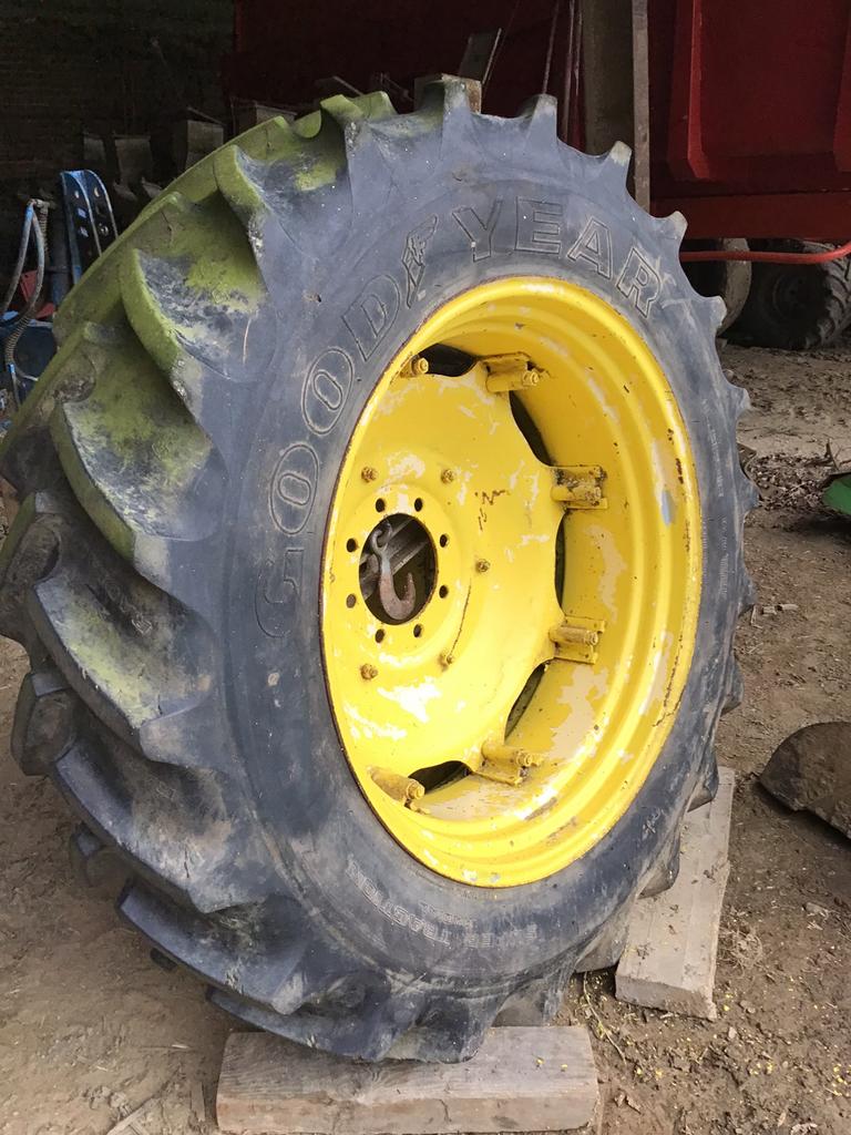 Roues de tracteur, Articles professionnels, Agriculture | Pièces | Pneus, Jantes & Essieux, Enlèvement