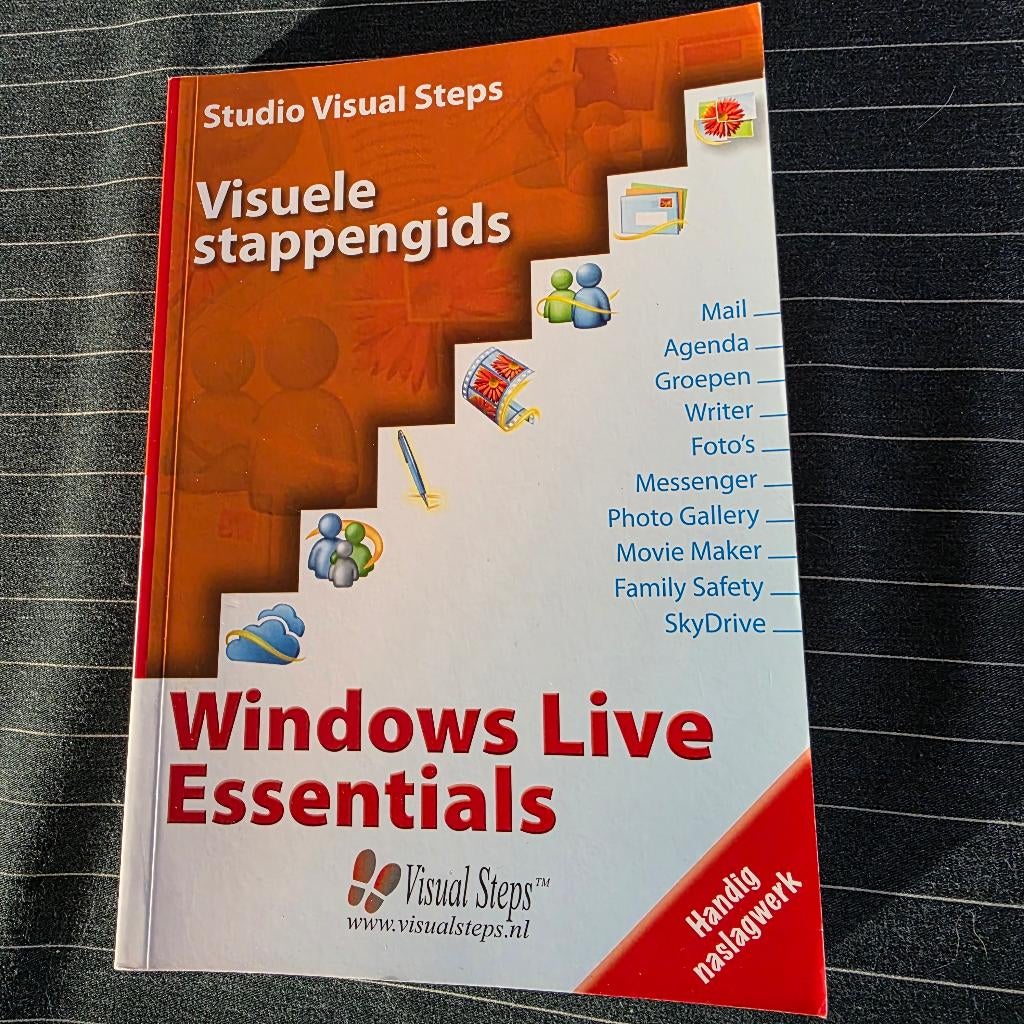 WINDOWS LIVE ESSENTIALS BOEK TE KOOP, Boeken, Informatica en Computer, Ophalen of Verzenden, Zo goed als nieuw, Internet of Webdesign