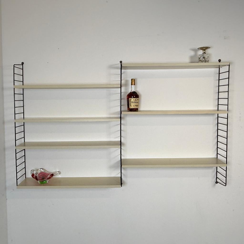 Vintage wandrek Nisse Strinning met 7 crème schappen, Ophalen of Verzenden, Gebruikt