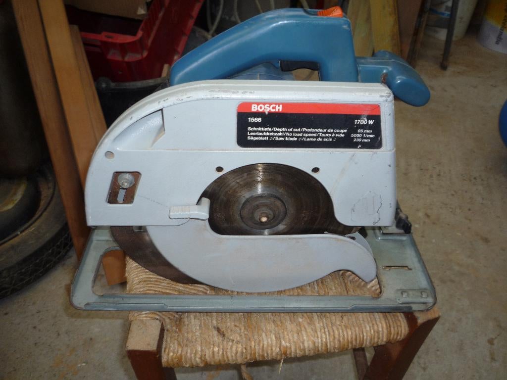 scie circulaire Bosch, 1200 watts ou plus, 30 à 70 mm, Enlèvement, Utilisé