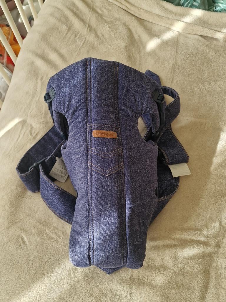 Porte-bébé BabyBjörn Mini - jean + cape porte-bébé originale, Porte-bébé, Enlèvement ou Envoi, Comme neuf, Baby Björn