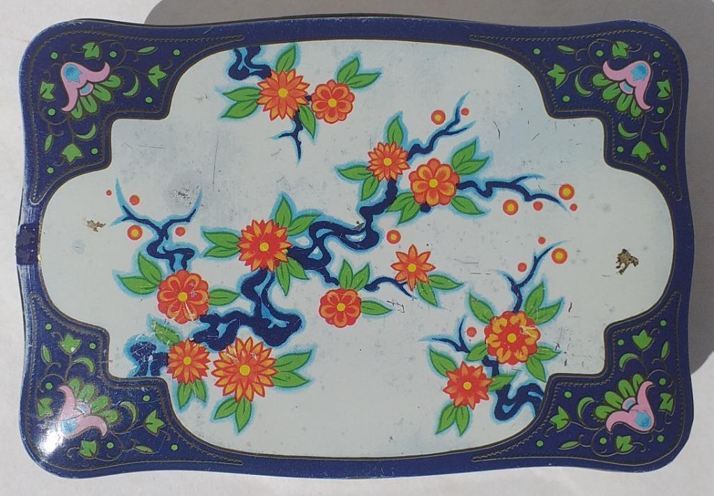 ancienne boîte en tôle - imitation porcelaine - Royaume, Envoi
