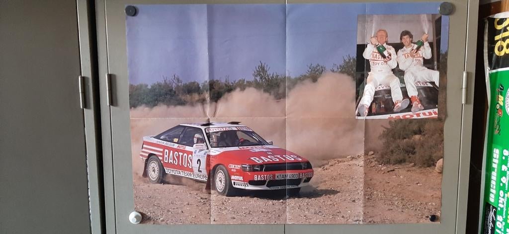 Poster  Toyota Celica  Bastos Snyers 80 cm op 55 cm, Ophalen of Verzenden, Zo goed als nieuw, Toyota