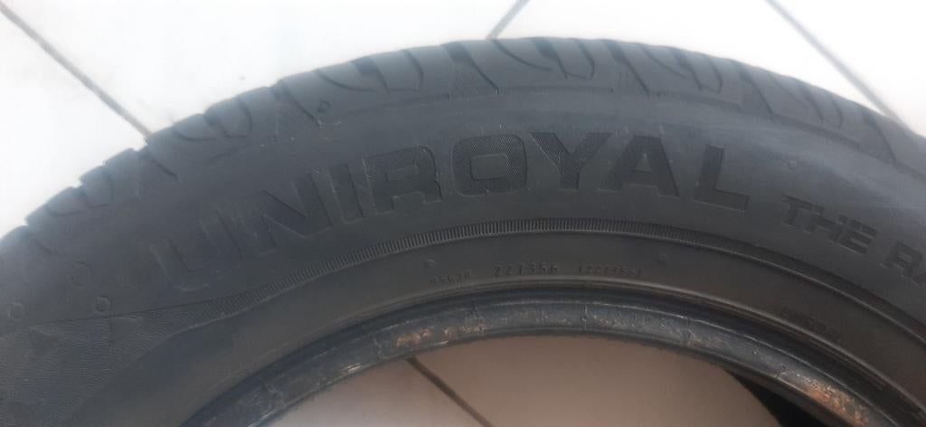 TE KOOP 2×195/60/15" UNIROYAL BANDEN=40 €, Ophalen, Zo goed als nieuw