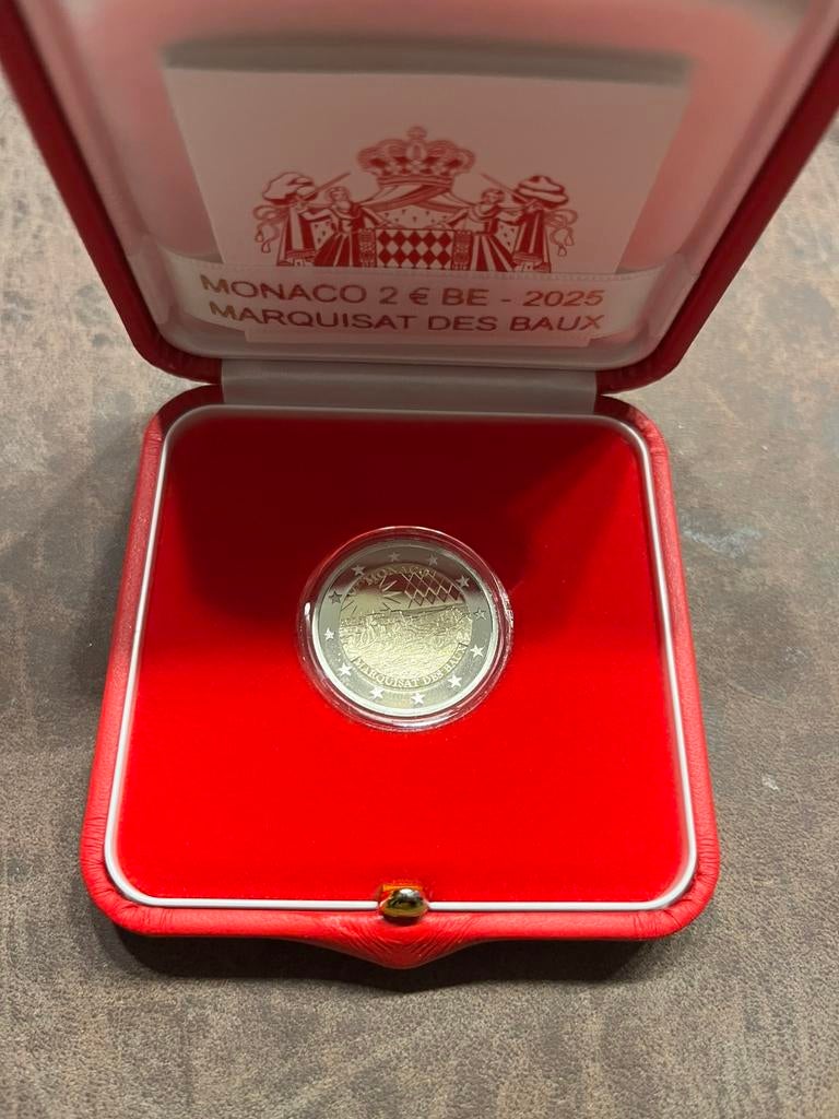 Monaco 2025 - COFFRET 2 € - MARQUISAT DES BAUX DE PROVENCE, Ophalen, Monaco