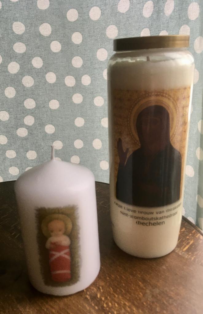 Set 2 religieuze kaarsen OLV Mechelen+kindje Jezus, Antiek en Kunst, Ophalen