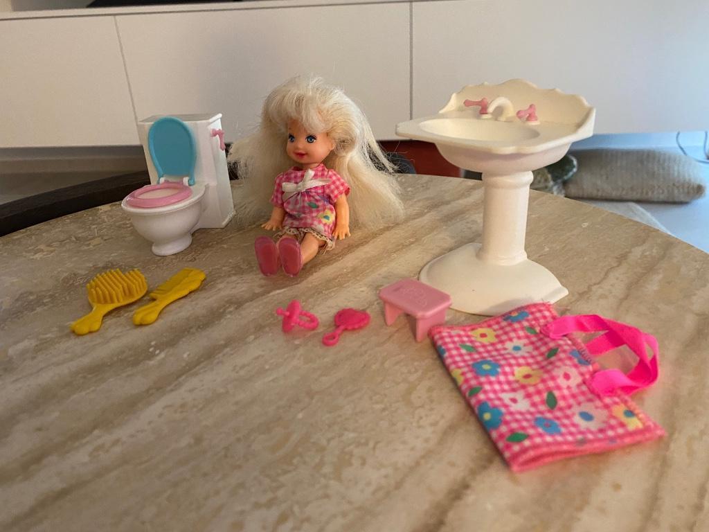 Barbie “potty training” baby zusje Kelly, Enlèvement