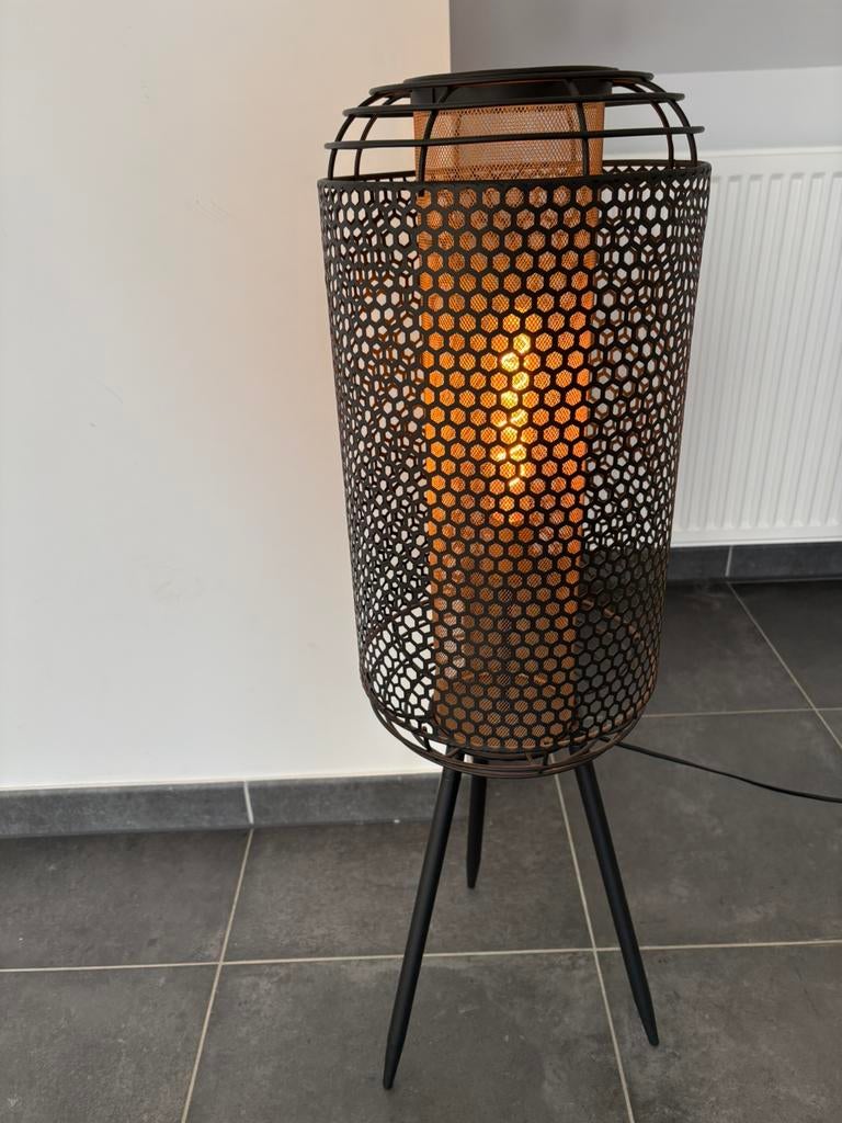 Design vloerlamp zwart metaal honeycomb patroon 3 poten, Huis en Inrichting, Lampen | Vloerlampen, Zo goed als nieuw, Metaal, Ophalen