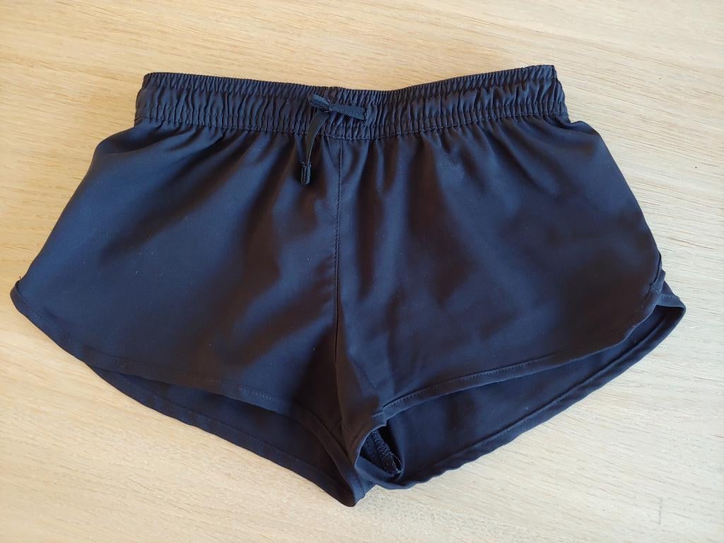 Zwarte surf short - 7 jaar, Ophalen of Verzenden, Zo goed als nieuw, Olaian, Meisje