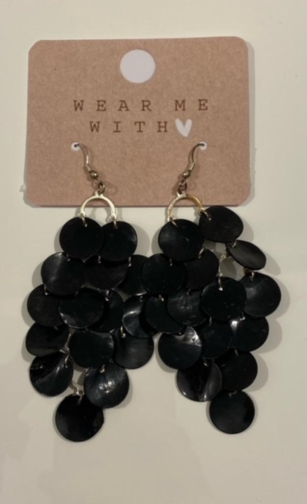 Zwarte oorbellen met kraaltjes, Bijoux, Sacs & Beauté, Boucles d'oreilles, Enlèvement ou Envoi, Neuf, Noir, Pendantes