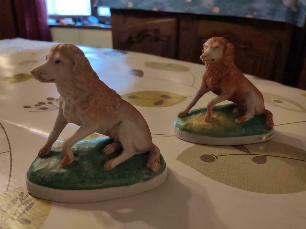 Paire de chiens en biscuit et porcelaine, Enlèvement ou Envoi, Comme neuf
