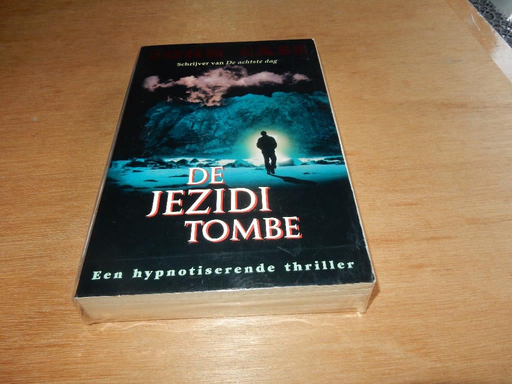 nr.397- De jezidi tombe - John Case - thriller, Boeken, Thrillers, Ophalen of Verzenden