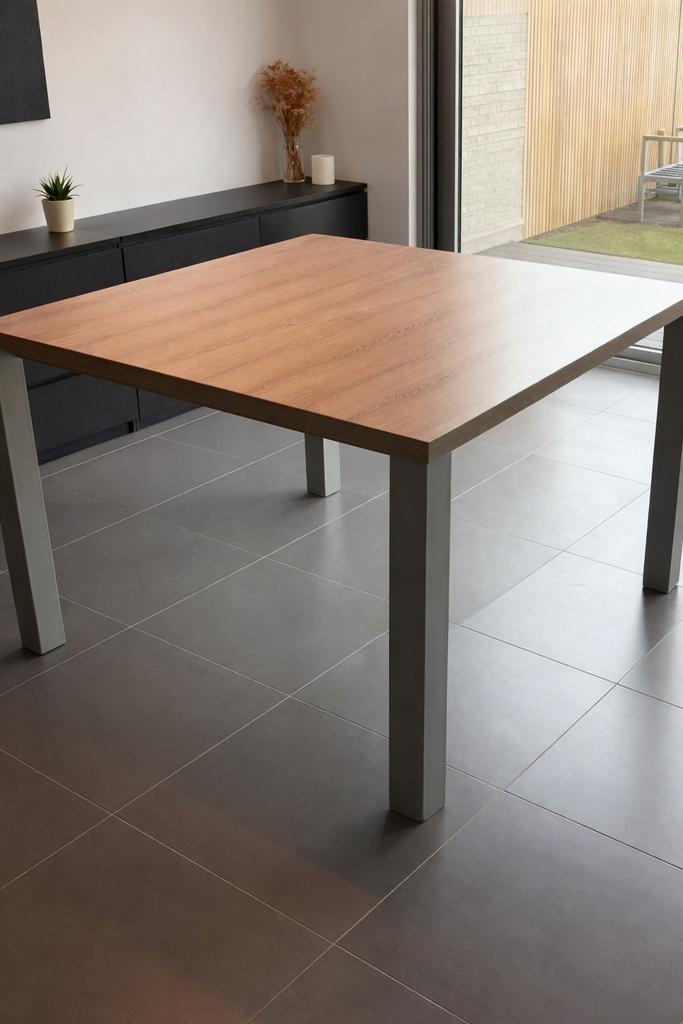 kwalitatieve hoge design tafel – Meubelen Ponsaerts, Huis en Inrichting, Tafels | Eettafels, Zo goed als nieuw, Vierkant, Ophalen