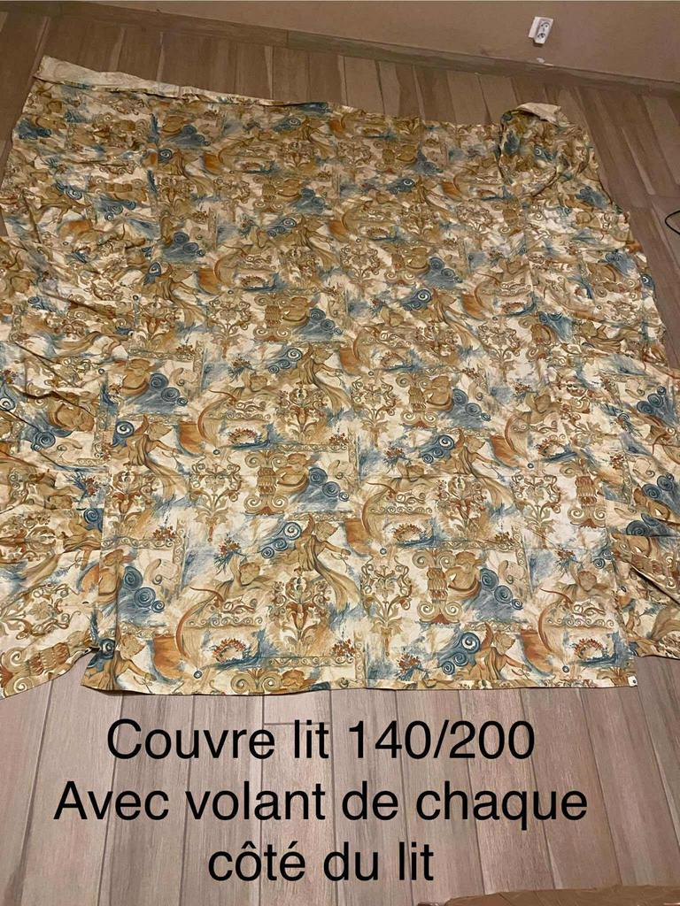 4 Tenture et couvre lit pour lit 140/200 avec volant, Comme neuf