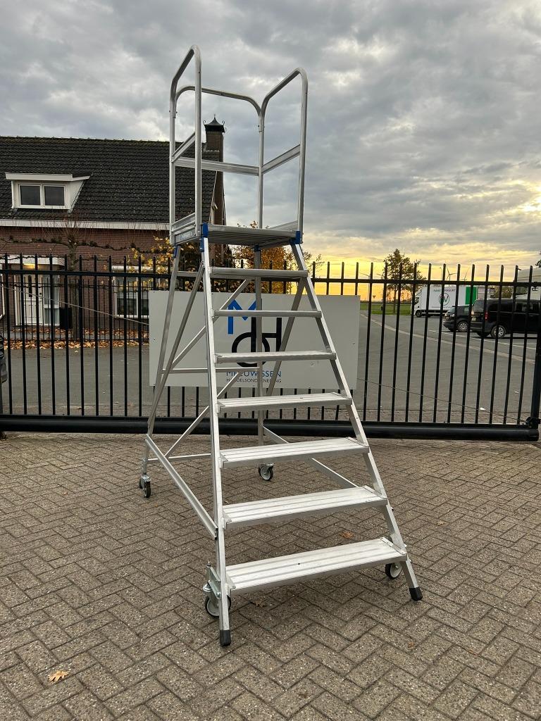Zarges 41976 verrijdbare platformtrap 8-treeds 1.92 ZGAN, Ophalen, Zo goed als nieuw, Trap, 2 tot 4 meter