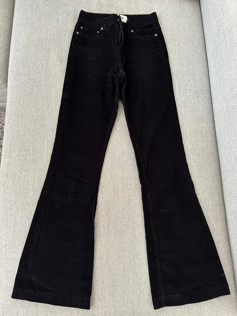 Zwarte velours flared broek America today mt 25, Zwart, Ophalen of Verzenden, Zo goed als nieuw, W27 (confectie 34) of kleiner