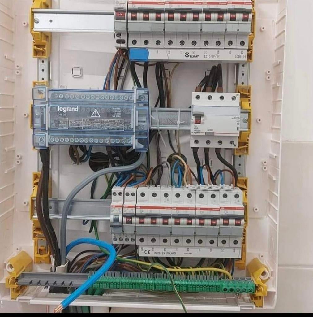 Electricien, Services & Professionnels, Électriciens