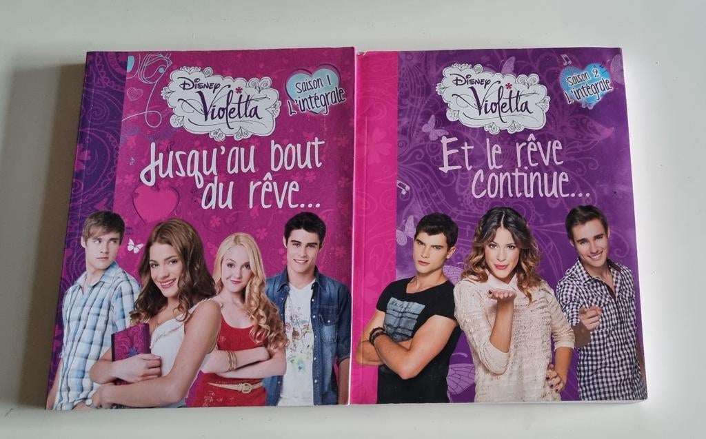 2 livres Disney "Violetta ", Livres, Enlèvement, Comme neuf, Disney, Fiction