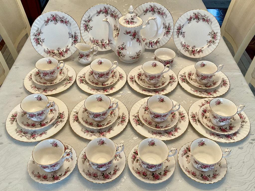 Servies / service Royal Albert Lavender Rose 39 pièces, Antiquités & Art, Antiquités | Services (vaisselle) complet, Enlèvement