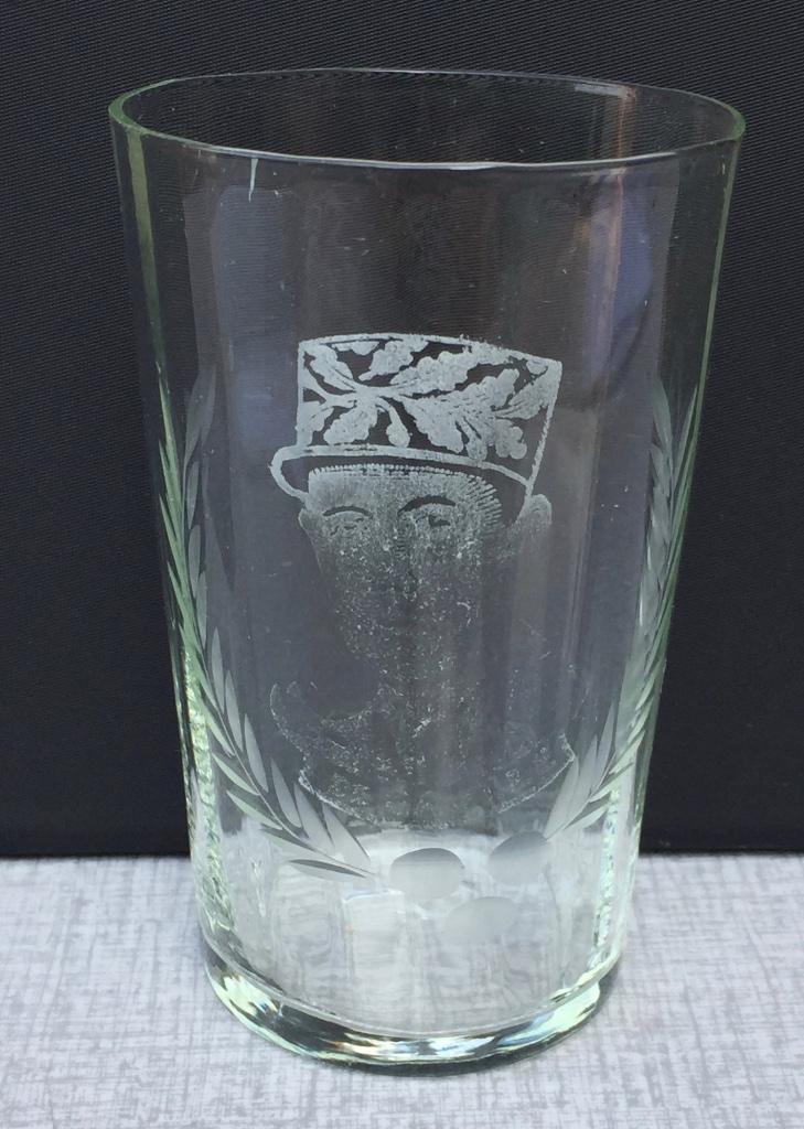 Drinkglas De Gaulle gezuurd en geslepen, Verzamelen, Ophalen of Verzenden, Gebruikt, Overige typen