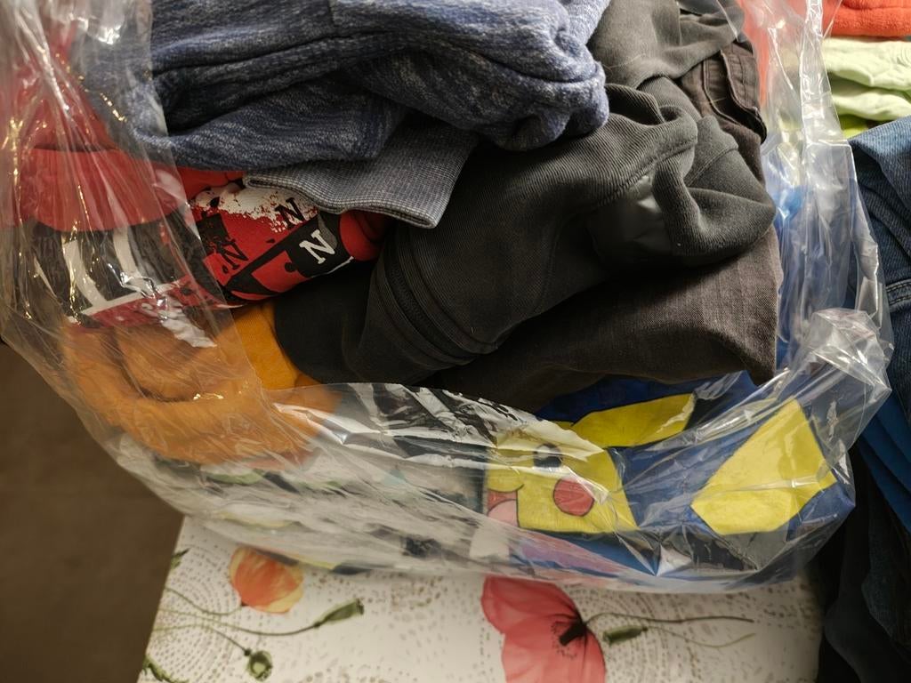 Kinderkledij pakket, Ophalen