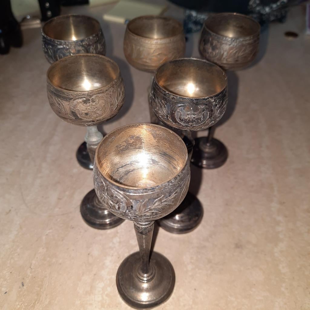 6 vases de 12 cm de haut, 3,5 cm de diamètre en haut, 4 cm d, Antiquités & Art, Enlèvement ou Envoi