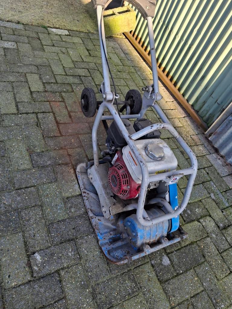 Trilplaat TE HUUR, Ophalen