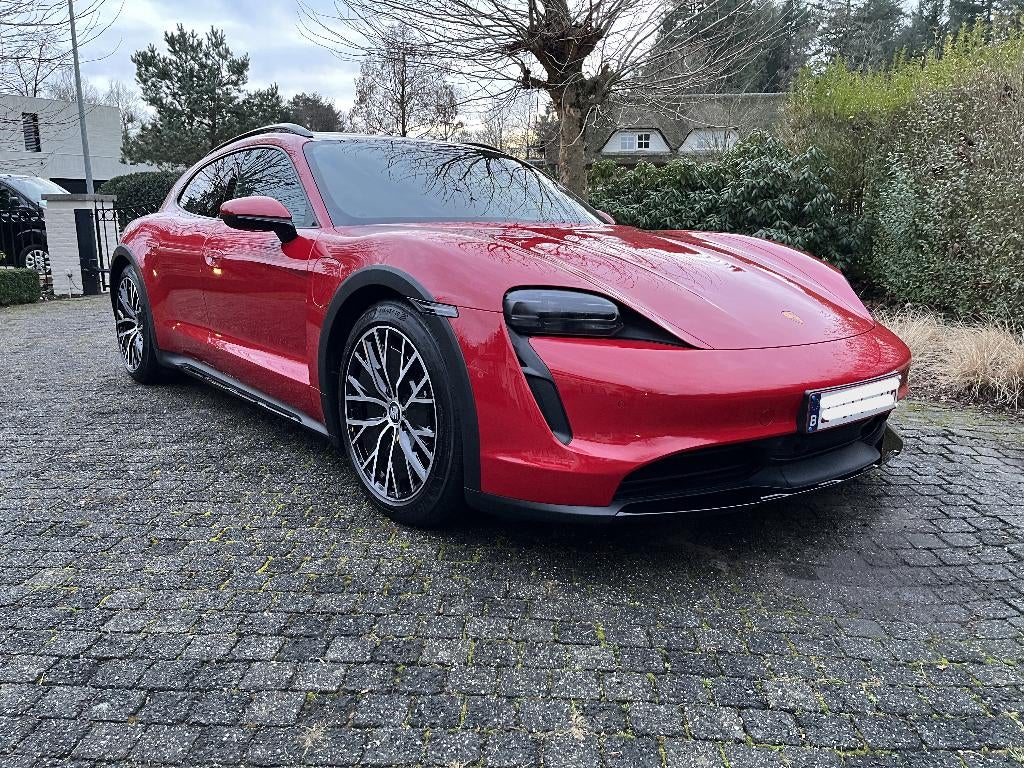 Porsche Taycan Cross Turismo - 4 x 4 - Carmine Red - Bose, Autos, Porsche, Euro 6, Entretenue par le concessionnaire, Noir, 5 portes