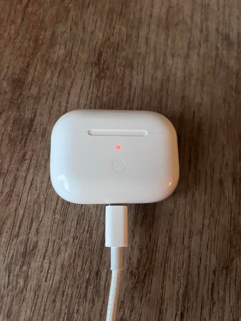 Airpods pro oplader inclusief doosje, Telecommunicatie, Ophalen, Zo goed als nieuw